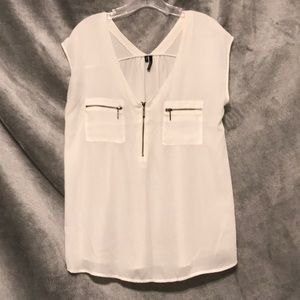 Maurice’s V-Neck tank top in like new condition